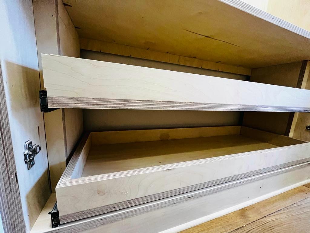 Painted shaker fitted wardrobe in master bedroom, Greenwich SE10